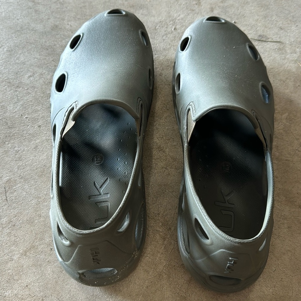 Huk boat shoes